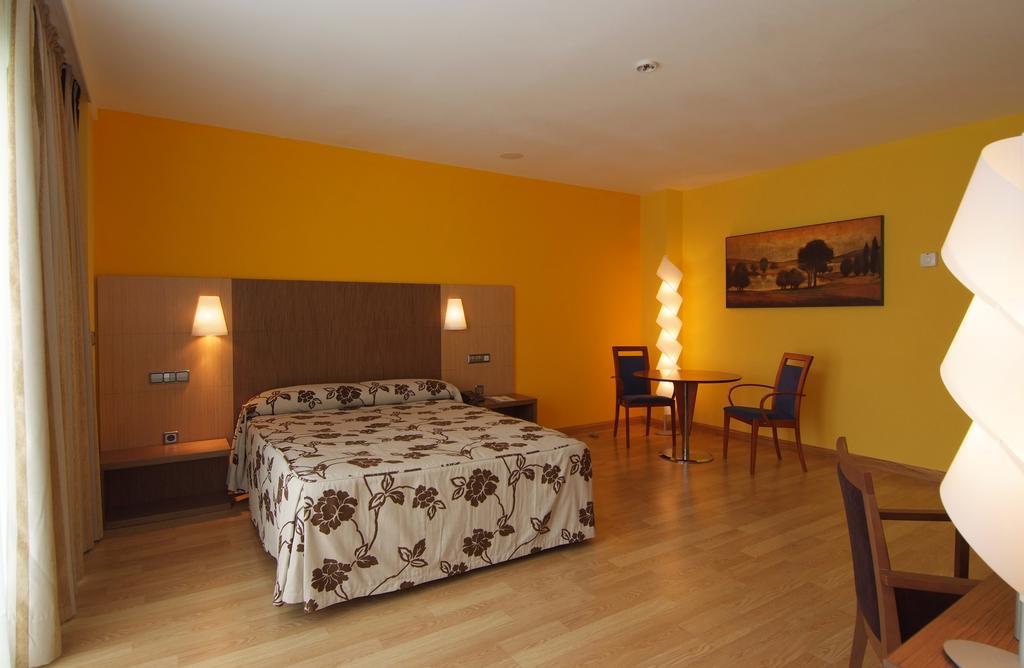 Hotel Itc Ciudad De Haro Room photo